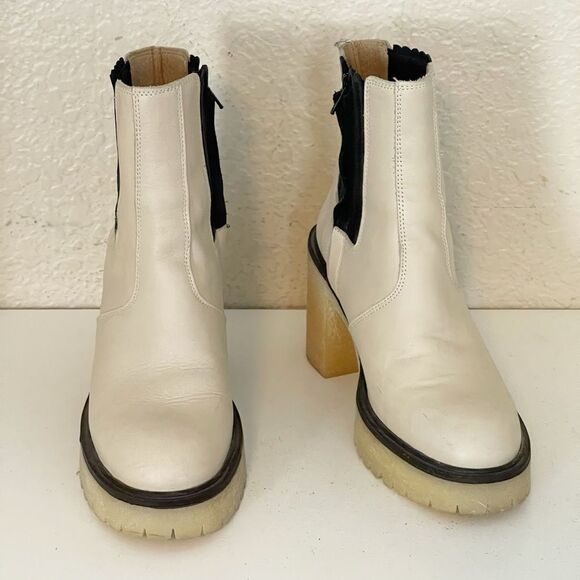 Free People James Chelsea Leather Boots in cream and black. 38/8 - Picture 11 of 13